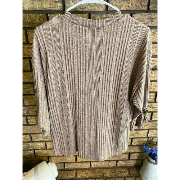 Luxology 3/4 Sleeve Sweater‎ - Picture 2 of 6